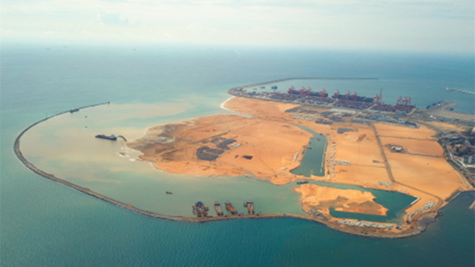 科倫坡港口城建設(shè)一年間：對(duì)共建“一帶一路”有了新理解
