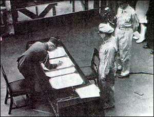 日本大本營(yíng)代表梅津美治郎簽字。