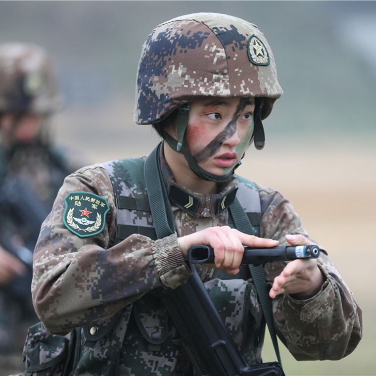 新春走軍營(yíng)丨女特種兵小分隊(duì)訓(xùn)練竟如此亮眼！