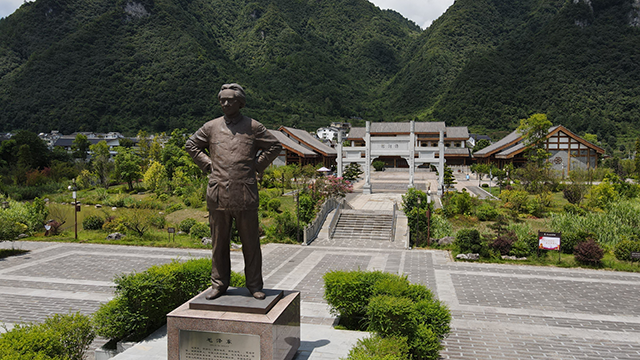 扶智扶志，里師脫貧奔小康