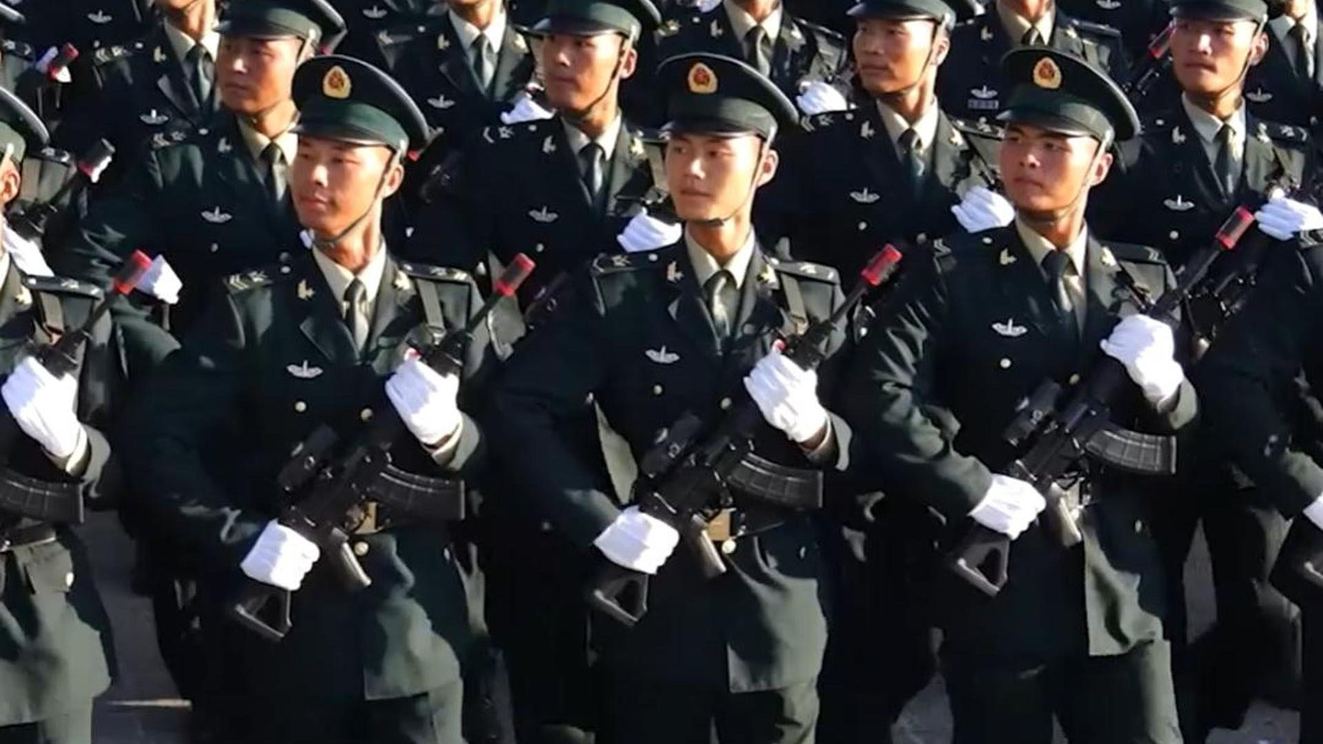 來看火箭軍受閱隊(duì)員的精氣神！