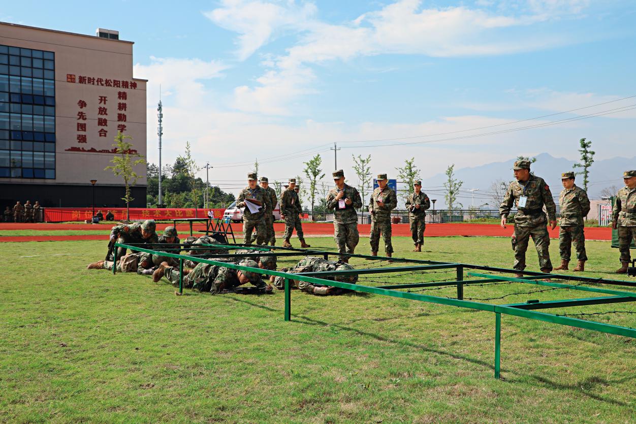 麗水市第七屆崗位練兵比武暨軍事體育競賽單兵戰(zhàn)術(shù)比武現(xiàn)場  程超萍（攝）