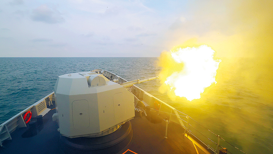 犁波踏浪礪精兵 海軍某護(hù)衛(wèi)艦支隊(duì)艦艇編隊(duì)訓(xùn)練