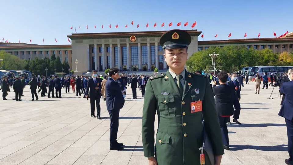 了不起的中國軍人丨二十大代表向躍東：一路風(fēng)馳電掣，只因心中有夢！