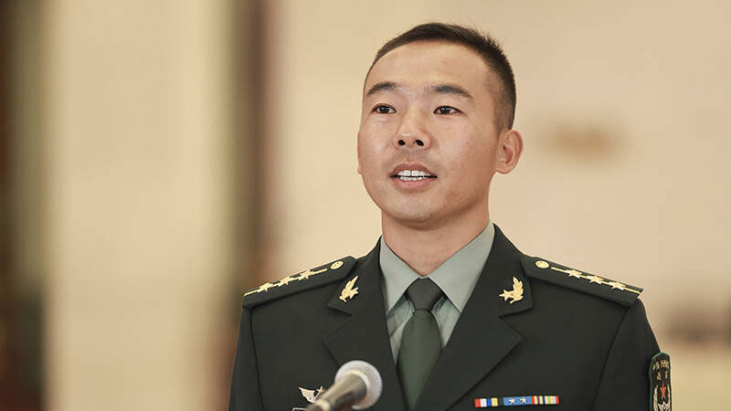 孫金龍?jiān)谥袊?guó)共產(chǎn)黨第二十次全國(guó)代表大會(huì)“黨代表通道”第一場(chǎng)采訪(fǎng)活動(dòng)上答記者問(wèn)。