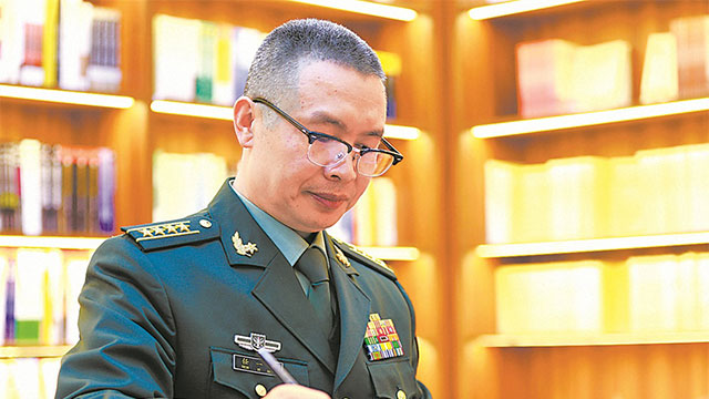 任一榮：時(shí)刻保持奮斗姿態(tài)，當(dāng)好洞察戰(zhàn)場的“觀風(fēng)者”