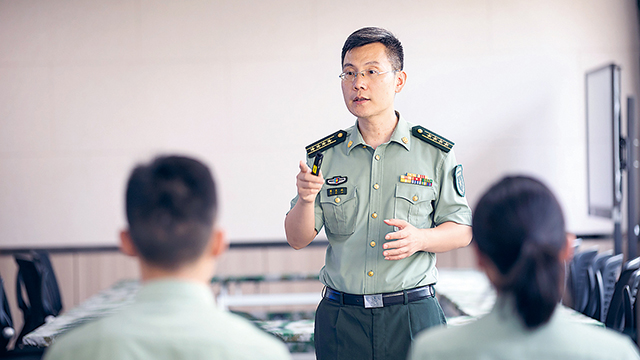 最美新時(shí)代革命軍人風(fēng)采|傅達(dá)林:為強(qiáng)軍事業(yè)貢獻(xiàn)法學(xué)之力